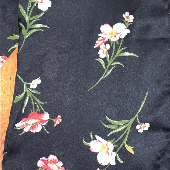 Floral button down top - Picture 3 of 3